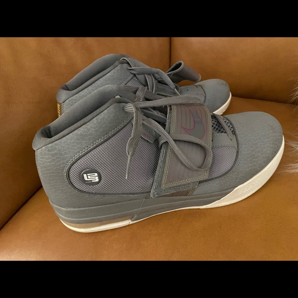 EXCLUSIVE! Nike Air Zoom Lebron 4 Soldier (Witness); 2010 main image 4